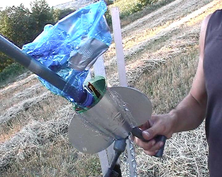 Exploded diagram of a water rocket showing bottle, nose cone, and fins